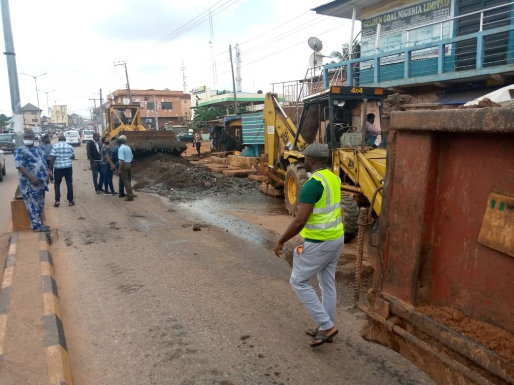 anambra-state-govt-continues-desilting-of-drainages-in-council-areas